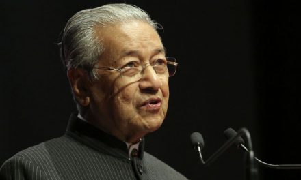 Dr M to employers: Pay workers better if you make profits