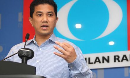 “Come back” – Azmin appeals to young talented Malaysians to return home