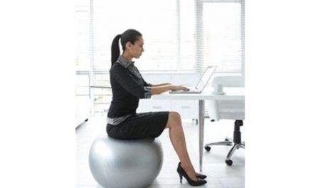 5 SIMPLE EXERCISES TO BURN CALORIES AT YOUR DESK