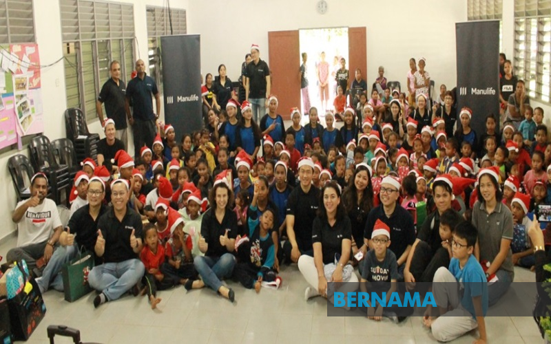 Manulife brings Christmas cheer to Orang Asli community