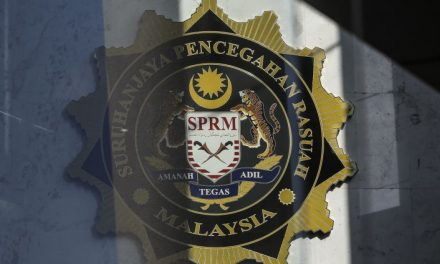 Johor MACC officers detain two directors for making false wage subsidy claims
